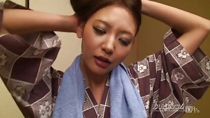 Stary bawi się z dziewczyną w kimono animowany sex