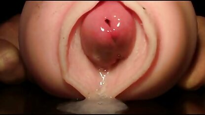 Odwrotna Creampie z cipy w stringach