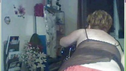 A joue G et se doigte Seks darmowe porno z dziewicami