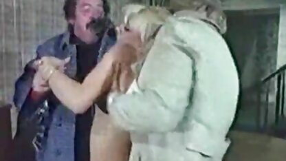 Blondynka pracuje bardzo ciężko (klasyka z 1970 roku) filmy porno do pobrania na telefon za darmo
