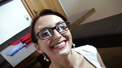 Gorąca niemiecka brunetka dostaje prywatną lekcję i masaż twarzy  darmowy sex