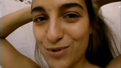 Ciemnowłosa Lil Ana będzie rozciągać dupek Pierzasty go (Scout)) sex cipeczki