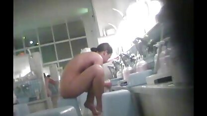 Voyeur-Japonia. Wanna młodej kobiety.