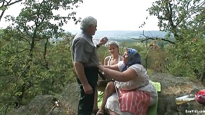 Blondynka Podglądaczem ze starą parą sex za darmo polki